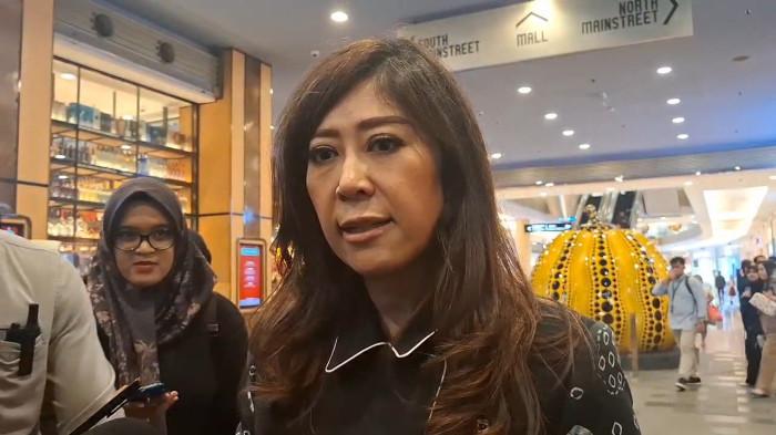 JARINGAN DI SUMATERA - Menteri Komunikasi dan Digital (Menkomdigi) Meutya Hafid ketika ditemui di Gandaria City, Jakarta Selatan, Kamis (4/12/2025). Ia mengungkap pemulihan jaringan telekomunikasi di wilayah terdampak banjir di Sumatera menunjukkan tren yang membaik.