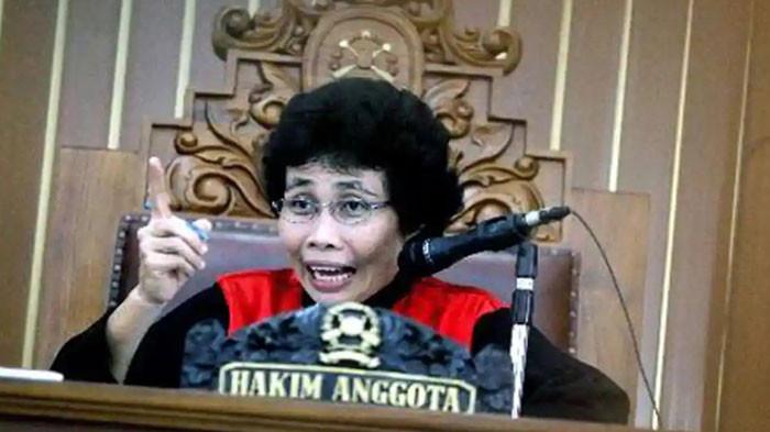 SRIKANDI HUKUM - Albertina Ho saat masih menjabat sebagai hakim anggota. Kini ia naik jabatan menjadi Ketua Pengadilan Tinggi Kaltim.
