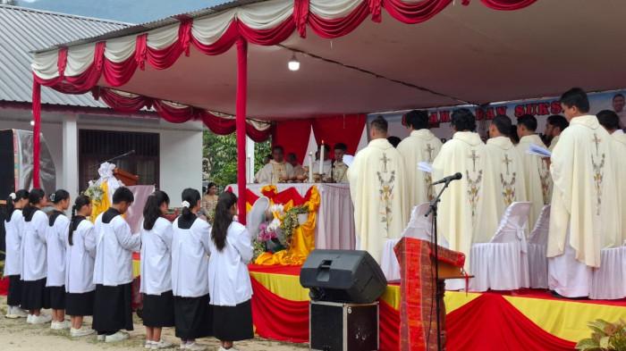 Wakil Bupati Toba Hadiri Misa