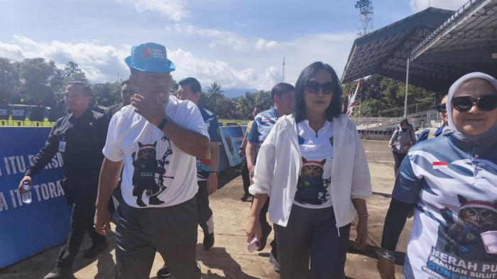 SINERGI: Gubernur Sulawesi Utara, Yulius Selvanus Komaling (YSK), secara resmi membuka Merah Putih Panahan Sulut Open Gubernur Cup 2026, sebuah turnamen panahan terbuka berskala nasional yang mencatat sejarah baru karena digelar gratis tanpa biaya pendaftaran