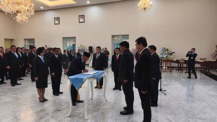 YSK menyerahkan SK Plt kepada 6 pejabat