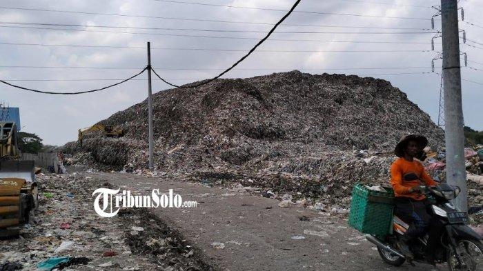 Suasana Tempat Pembuangan Akhir (TPA) Putri Cempo.