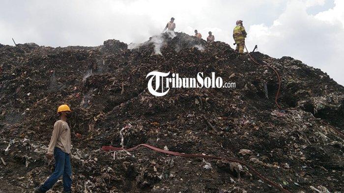 Tempat Pembuangan Akhir (TPA) Putri Cempo yang berada di Mojosongo, Jebres, Kota Solo, sempat terbakar pada Kamis (28/12/2023).