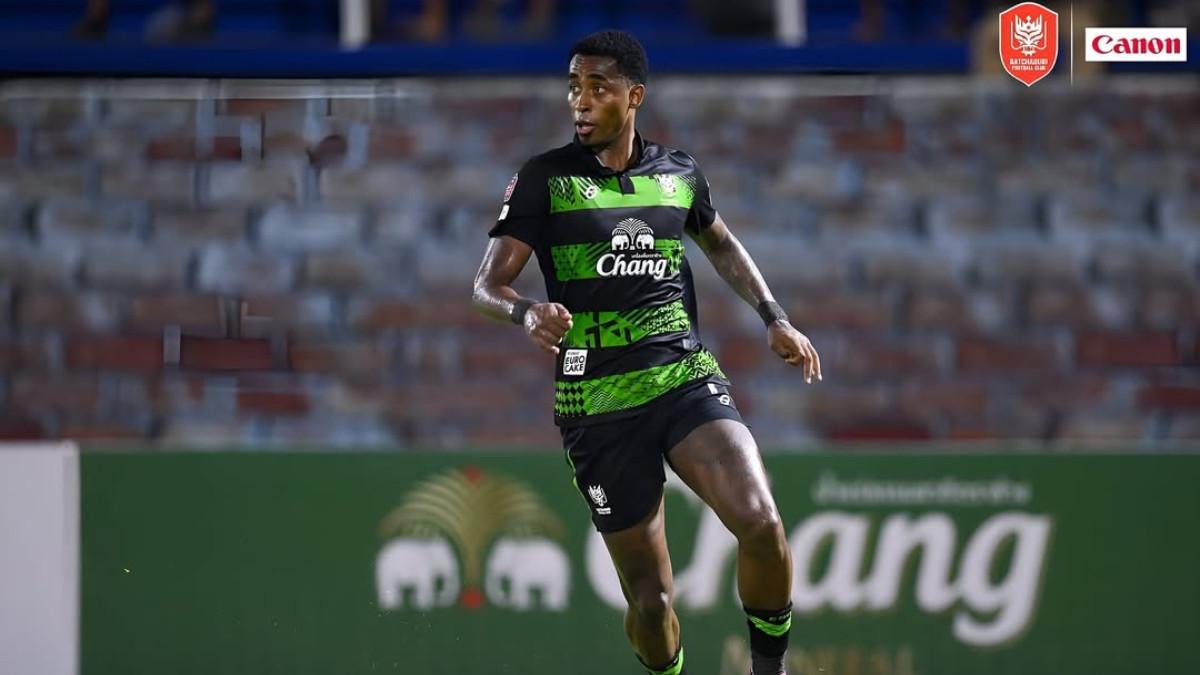 PROFIL - Foto Denilson Junior berseragam Ratchaburi FC. Denilson Junior menjadi ancaman serius bagi Persib Bandung pada laga babak 16 besar ACL Two mendatang.