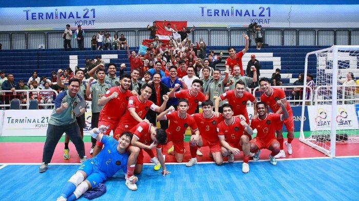 Kegembiraan pemain Timnas Futsal Indonesia setelah melaju ke partai final Piala AFF Futsal 2024 dengan mengalahkan tim tuan rumah, Thailand dengan skor 5-1 di babak semifinal, Jumat (8/11/2024) malam WIB.