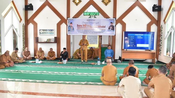 HALAL BIHALAL -- Suasana perayaan Isra Mikraj di lingkungan Dinas PUPR-PRKP Provinsi Gorontalo. Acara ini dirangkaikan dengan halal bihalal.