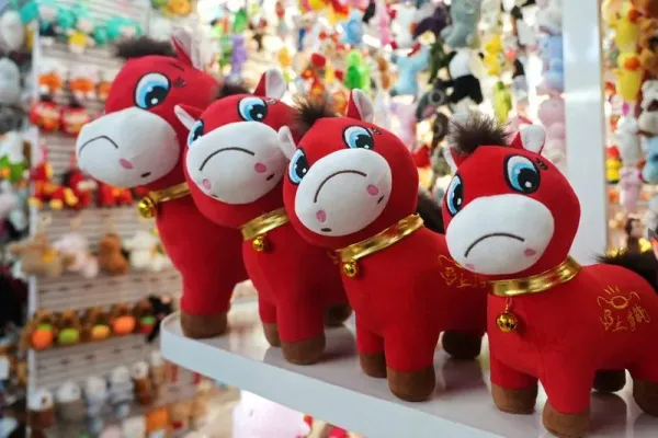 Crying horse plush toys sit on display ahead of the Chinese Lunar New Year, which will welcome the Year of the Horse, at Yiwu International Trade City in Yiwu, Zhejiang province, China January 21, 2026. REUTERS/Nicoco Chan