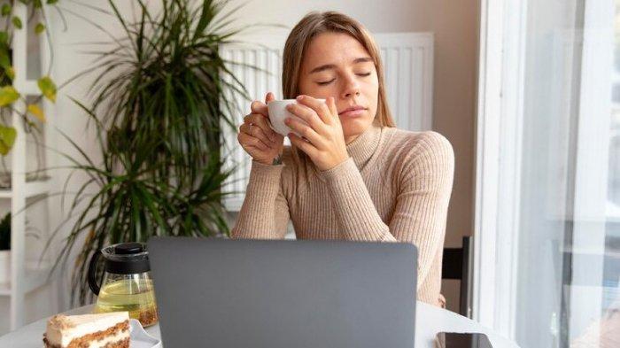 Ilustrasi seseorang yang kurang tidur, kebiasaan ini bisa meningkatkan kadar gula darah