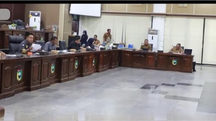 RDPU - Suasana RDPU yang digelar Komisi I DPRD Tala membahas masalah sengketa lahan 02