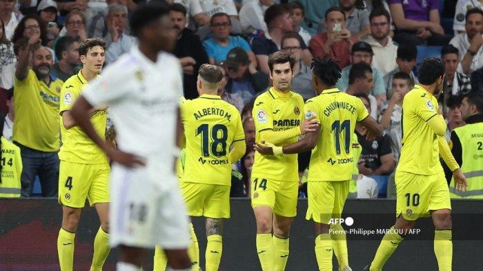 SELEBRASI - Para pemain Villarreal merayakan gol kedua mereka yang dicetak oleh pemain depan Spanyol Villarreal Jose Luis Morales selama pertandingan sepak bola liga Spanyol antara Real Madrid CF dan Villarreal CF di stadion Santiago Bernabeu di Madrid pada 8 April 2023. (Foto arsip)
