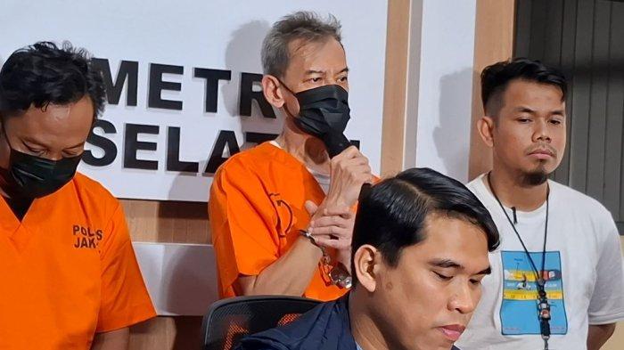 FARIZ RM NARKOBA - Musisi Fariz RM mengaku tekanan popularitas membuatnya kembali tersandung kasus narkiba. Fariz RM di Polres Metro Jakarta Selatan. Kamis (20/2/2025).