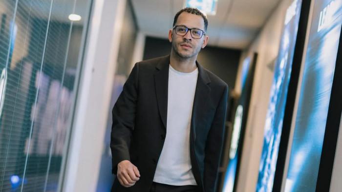 Pelatih baru Chelsea, Liam Rosenior diperkenalkan ke publik pada Selasa (7/1) menggantikan Enzo Maresca. Liam dikontrak dengan durasi 6 tahun hingga 2032.