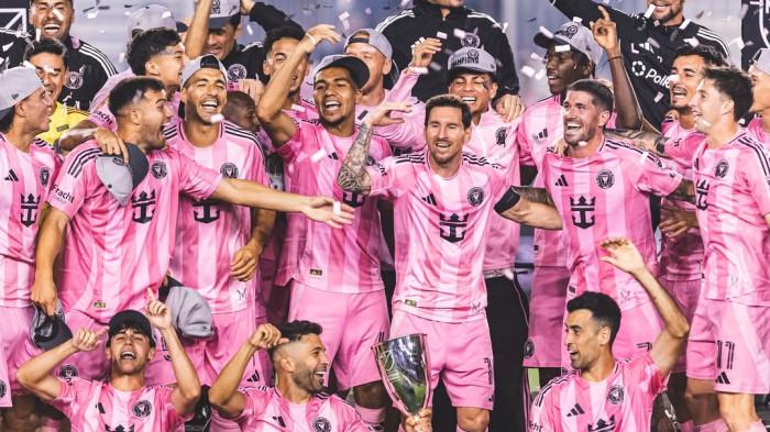 JUARA WILAYAH- Lionel Messi dan kawan-kawan saat merayakan Inter Miami juara Wilayah Timur MLS. Postingan Lionel Messi setelah Inter Miami menjuarai MLS Eastern Conference dan mencatatkan rekor bersejarah.