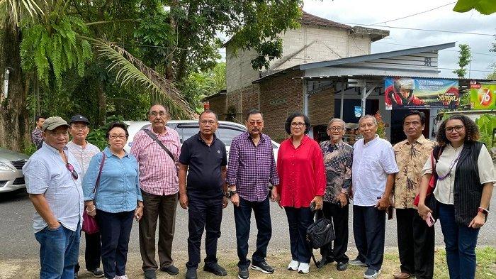 NAPAK TILAS: Tim/Panitia Pengusul Kepahlawanan Nasional Herman Yoseph Fernandez melakukan Napak tilas dari palagan Sidobunder, Gombong, Jateng berakhir di Taman Makam Pahlawan (TMP) Kusumanegara, Yogyakarta