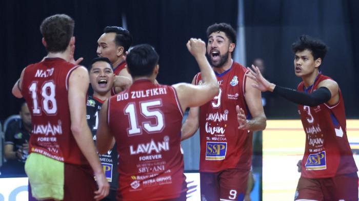 LAVANI PROLIGA 2026 - Selebrasi para pemain Jakarta LavAni Livin Transmedia seusai berhasil mengalahkan Medan Falcons Tirta Bhagasasi dengan skor 3-1 (25-19, 22-25, 31-29, 25-20) bertempat di GOR Sabilulungan Jalak Harupat, Kabupaten Bandung, Kamis (22/1/2026).