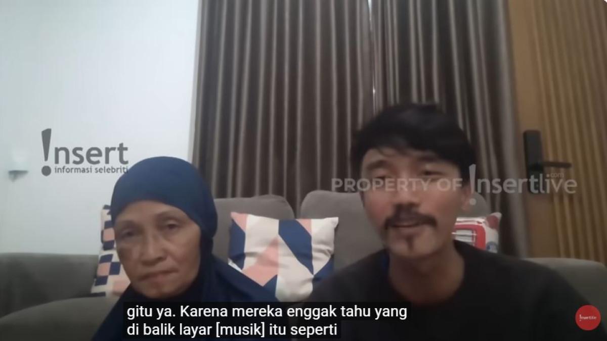 Ibu Tika Mega Lestari menyampaikan kondisi hati putrinya yang disebut sangat terpukul saat tahu Pesulap Merah poligami.