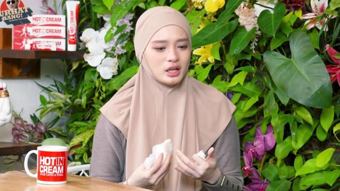 BERURAI AIR MATA - Potret Inara Rusli di podcast Youtube Denny Sumargo dicapture Jumat (9/1/2026).