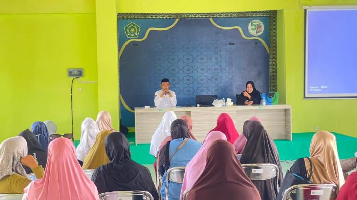 PEMBINAAN HAJI REGULER - Plh Kepala Seksi Penyelenggaraan Haji dan Umrah Kemenag Nunukan, Asdar, menyampaikan bahwa Kantor Kementerian Agama Kabupaten Nunukan kembali melaksanakan Pembinaan Jamaah Haji Reguler Tahap II sebagai bagian dari rangkaian persiapan keberangkatan calon jamaah haji tahun 2026 di Gedung Pusat Pelayanan Haji dan Umroh Terpadu, Senin (15/12/2025) pagi.