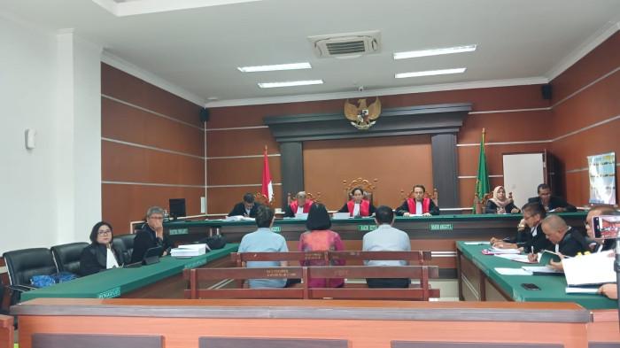 SIDANG KORUPSI - Sidang lanjutan kasus korupsi dana bantuan IsDB dan RMP di Universitas Sam Ratulangi (Unsrat) digelar, Jumat (6/2/2026). Sidang yang beragenda pemeriksaan alat bukti dan saksi dari Jaksa Penuntut Umum ini berlangsung di Ruang Prof Dr Wirjono Prodjodikoro SH, Pengadilan Negeri Manado, Jalan Adipura Raya, Kelurahan Kima Atas, Kecamatan Mapanget, Kota Manado, Sulawesi Utara.