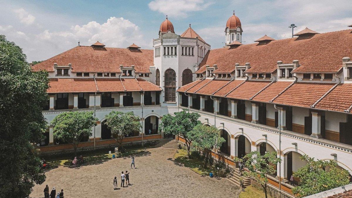 Lawang Sewu, satu tempat wisata ikonik di Semarang, Jawa Tengah.