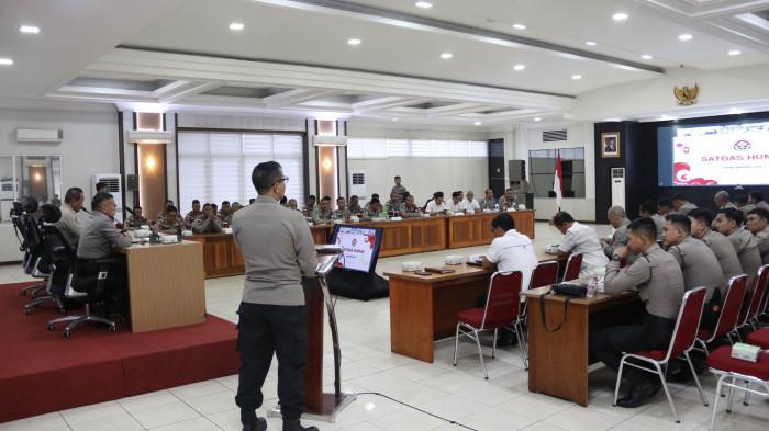 LATPRAOPS KEWILAYAHAN -Polda Kalbar Laksanakan Latihan Pra Operasi Latpraops Kewilayahan dengan sandi Liong Kapuas 2026, Rabu 11 Februari 2026.Kegiatan ini digelar dalam rangka mematangkan kesiapan personel mengamankan perayaan Hari Raya Imlek dan Cap Go Meh 2577 Kongzili di wilayah hukum Polda Kalimantan Barat,