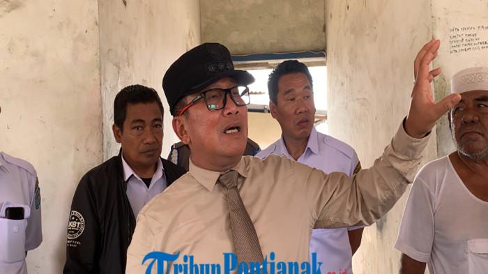 KUNJUNGAN KERJA - Bupati Kubu Raya, Sujiwo saat melakukan kunjungan kerja di Pasar Kakap, Kecamatan Sungai Kakap, Rabu 11 Februari 2026.