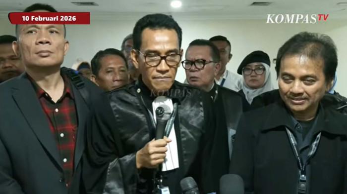 DALIH - Kuasa Hukum Roy Suryo Cs, Refly Harun berdalih usai ditegur hakim MK, Saldi Isra dalam sidang uji materi UU ITE dan KUHP di Jakarta, Selasa (10/2/2026).