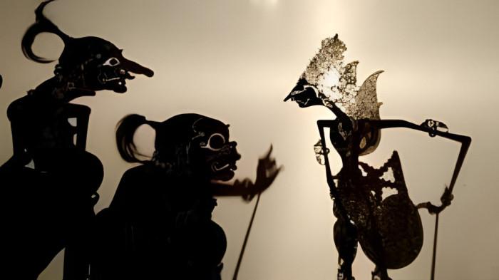 WAYANG KULIT- Ilustrasi pertunjukan atau penampilan wayang kulit yang merupakan peninggalan masyarakat Jawa.