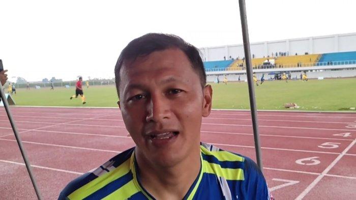 Mantan pemain Persib Bandung Zaenal Arif saat ditemui di Lapangan RA Adiwijaya, Ciateul, Kabupaten Garut, Rabu (8/3/2023)