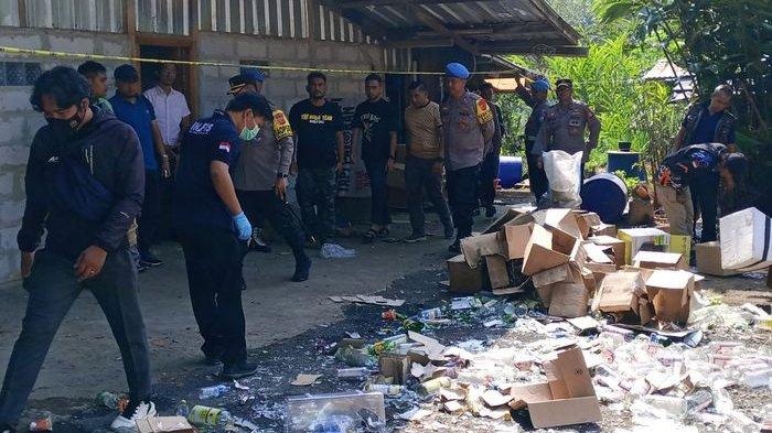 Polisi mendatangi tempat penjual miras oplosan di Subang yang mengakibatkan sembilan orang meninggal dan lima lainnya kritis, Senin (30/10/2023).