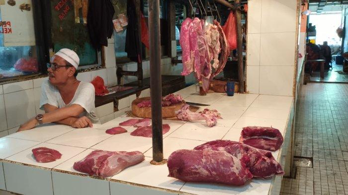Lapak pedagang daging sapi di Pasar Kramat Jati, Kecamatan Kramat Jati, Jakarta Timur, Jumat (13/5/2022). 