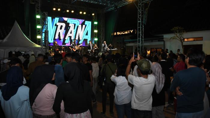 GRAND OPENING CAFE - Suasana Grand Opening Cafe 88 Society Subang, Minggu (8/2/2026). Kafe dengan konsep ruang sosial dan gaya hidup ini hadir sebagai titik temu komunitas, musik, dan kuliner di Kabupaten Subang