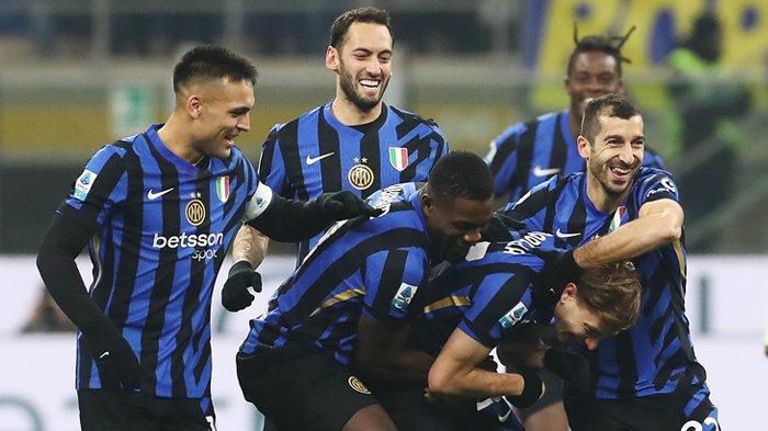 DUA ANDALAN PULIH - Selebrasi Nicolo Barella dan para pemain Inter Milan di Liga Italia Serie A 2024/2025. Gelandang asal Italia itu mulai pulih bersama Hakan Calhanoglu menjelang Derby d Italia melawan Juventus, Minggu (15/2/2026).