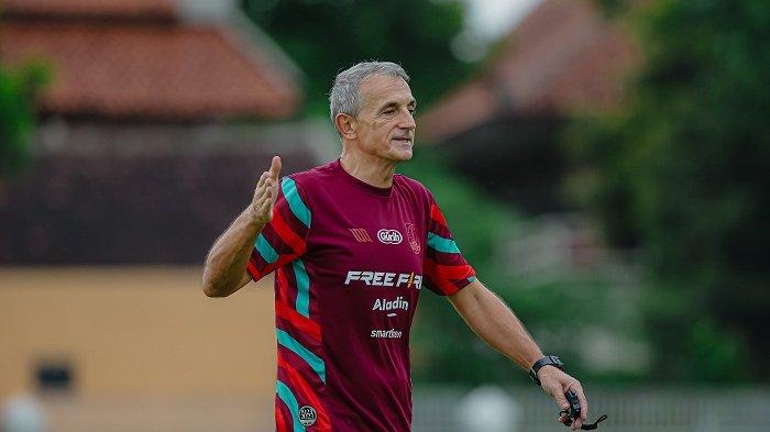 Pelatih Persis Solo, Milomir Seslija.