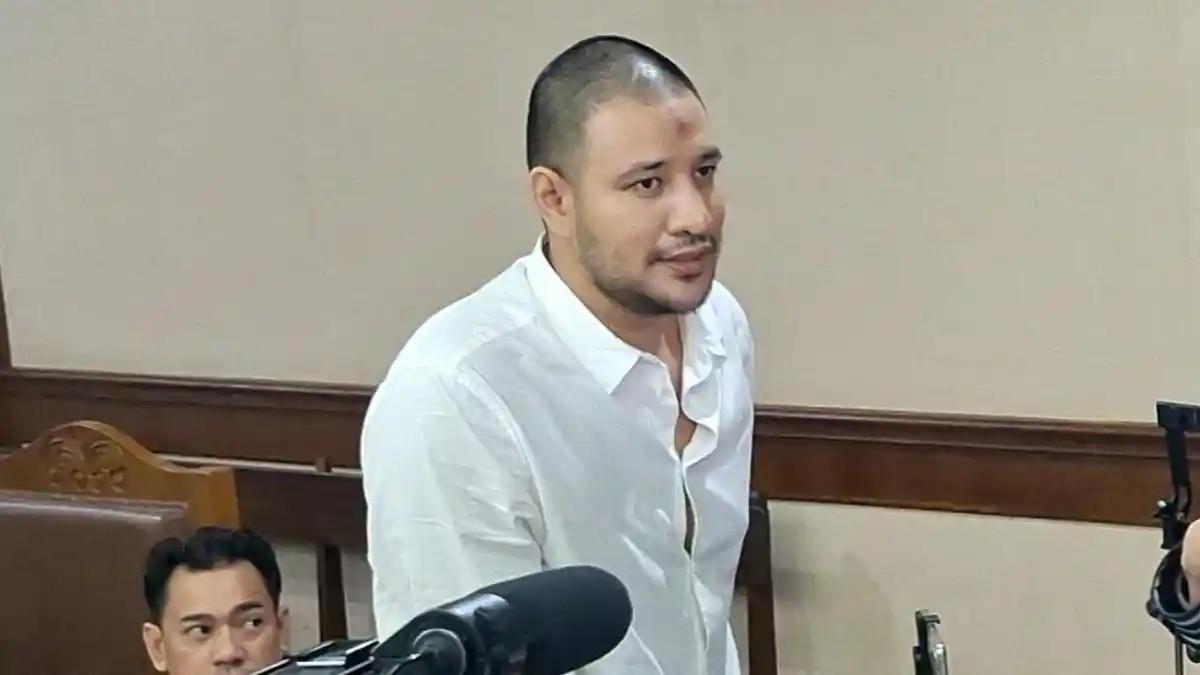 SIDANG DI JAKARTA - Pemain sinetron Ammar Zoni menjalani sidang perkara dugaan peredaran narkotika di dalam lapas di Pengadilan Negeri Jakarta Pusat, Kamis (18/12/2025).