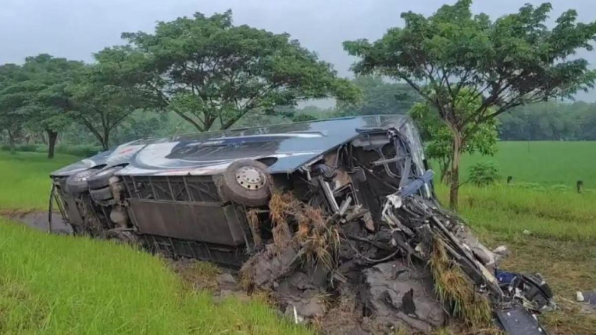 KECELAKAAN BUS INDORENT - Bus Indorent alami kecelakaan di Tol Ngawi - Solo pada Kamis (12/2/2026).