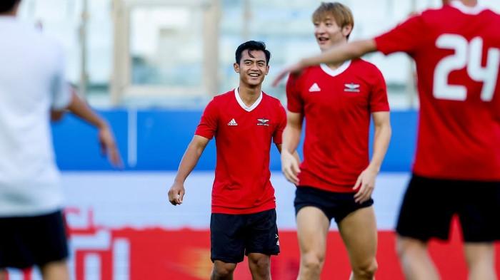 LATIHAN BANGKOK - Pemain abroad Indonesia, Pratama Arhan, dalam sesi latihan bersama Bangkok United menuju laga ASEAN Club Championship kontra Namh Dinh FC, Selasa (16/12/2025). (Instagram Bangkok United - 16/12/2025)