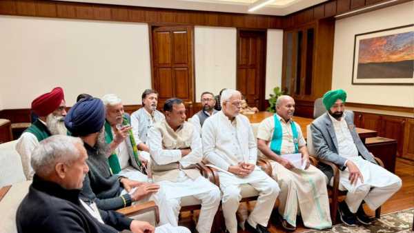 Rahul Gandhi Met Farm Union Leaders (1)