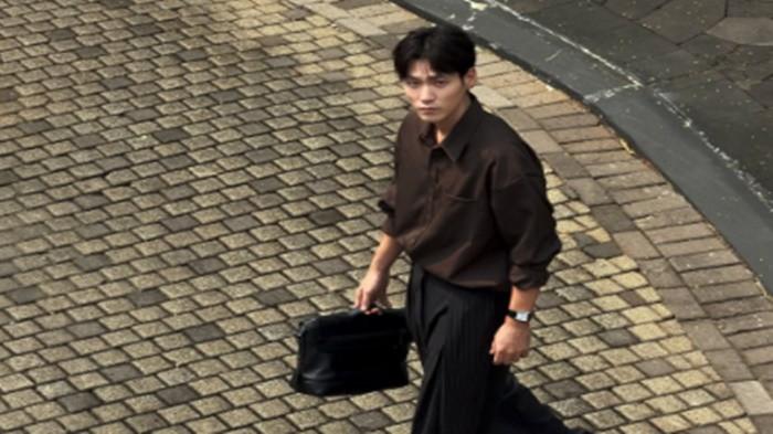 RESMI CERAI- Influencer Na Daehoon dan Julia Prastini alias Jule resmi diputus cerai Hakim Pengadilan Agama Jakarta Selatan. Ia  memenangkan hak asuh tiga anak