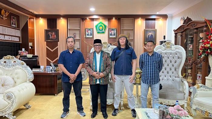 Ulyas Taha dan Tim Tribun Manado