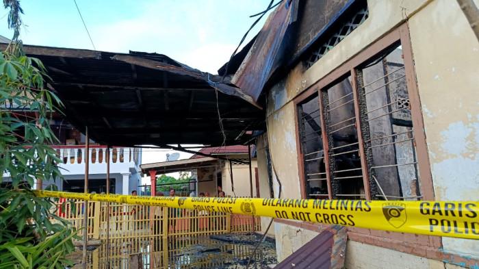 KEBAKARAN RUMAH - Suasana saat kebakaran rumah di Siendeng, Kecamatan Hulonthalangi, Kota Gorontalo, Provinsi Gorontalo pada Jumat (13/02/2026)
