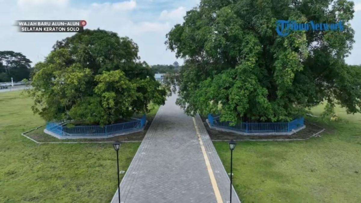 Alun-alun Kidul Keraton Surakarta atau disebut juga Alun-alun Kidul (Alkid Solo) di Jawa Tengah.