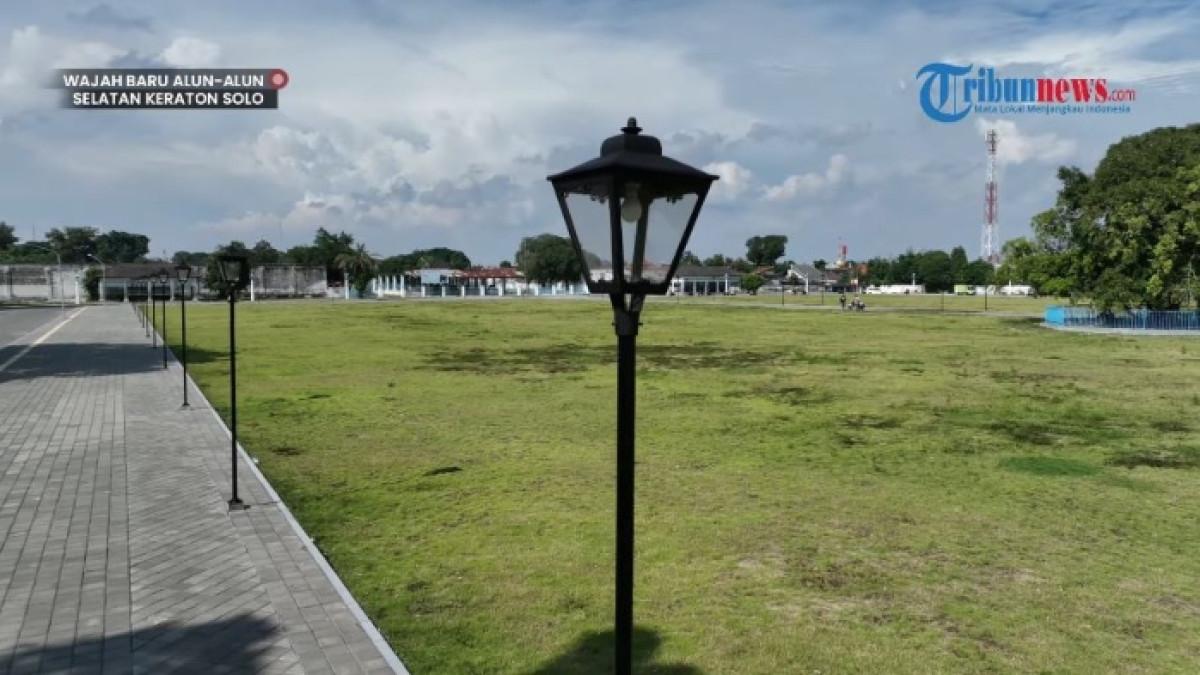 Alun-alun Kidul Keraton Surakarta atau disebut juga Alun-alun Kidul (Alkid Solo) di Jawa Tengah.