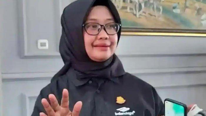 KAJARI DICOPOT - Kepala Kejaksaan Negeri Sampang, Fadilah Helmi. Merupakan satu dari 2 Kajari di Jawa Timur yang baru saja dicopot dari jabatannya.