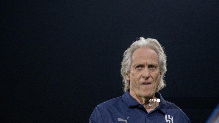 Reaksi pelatih Hilal asal Portugal Jorge Jesus selama pertandingan sepak bola Liga Pro Saudi antara Al-Hilal dan Al-Raed di Stadion King Abdullah di Buraydah pada 24 Agustus 2023. AFP
