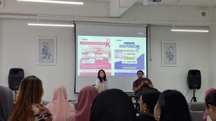 SEMINAR -- dr. Benyamin ketika memberikan materi seminar di RS Siloam Bangka, Sabtu (14/2/2026)