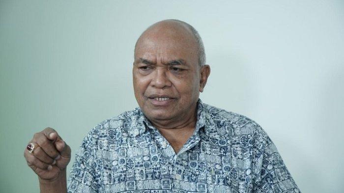 KRITIK ANGGOTA DPR - Koordinator Tim Pembela Demokrasi Indonesia (TPDI) Petrus Selestinus. Ia mengkritik pernyataan Muhammad Khozin, Anggota Panitia Khusus (Pansus) Penyelesaian Konflik Agraria DPR RI yang meminta polisi tidak mempidanakan pihak-pihak yang sedang melakukan penyelesaian persoalan agraria di wilayah adat Nangahale, Kabupaten Sikka, Nusa Tenggara Timur (NTT).