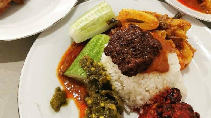Sari Bundo, satu nasi Padang enak di Solo lengkap dengan alamat, jam buka, menu, dan kisaran harganya.