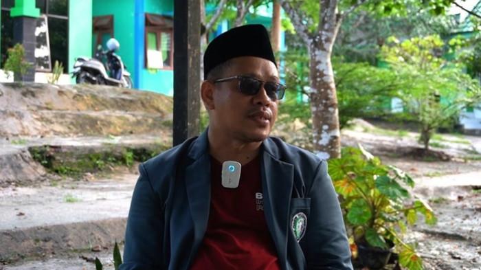 Pendiri Ponpes Fatimah Azzahra, Jimmy Nasroen, saat berbincang dengan awak TribunKaltara.com