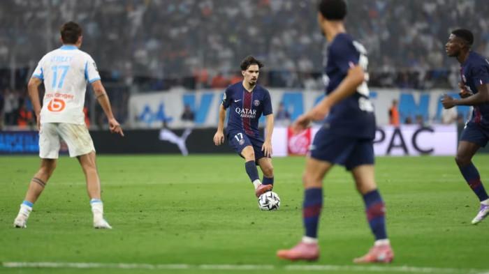 PLAYMAKER PSG - Pemain kreatif di lini tengah Paris Saint-Germain (PSG), Vitinha, sedang menguasai bola dalam pertandingan pekan ke-5 Liga Prancis menghadapi Marseille di Stadion Velodrome, Selasa (23/9/2025). (Website PSG - 23/9/2025)